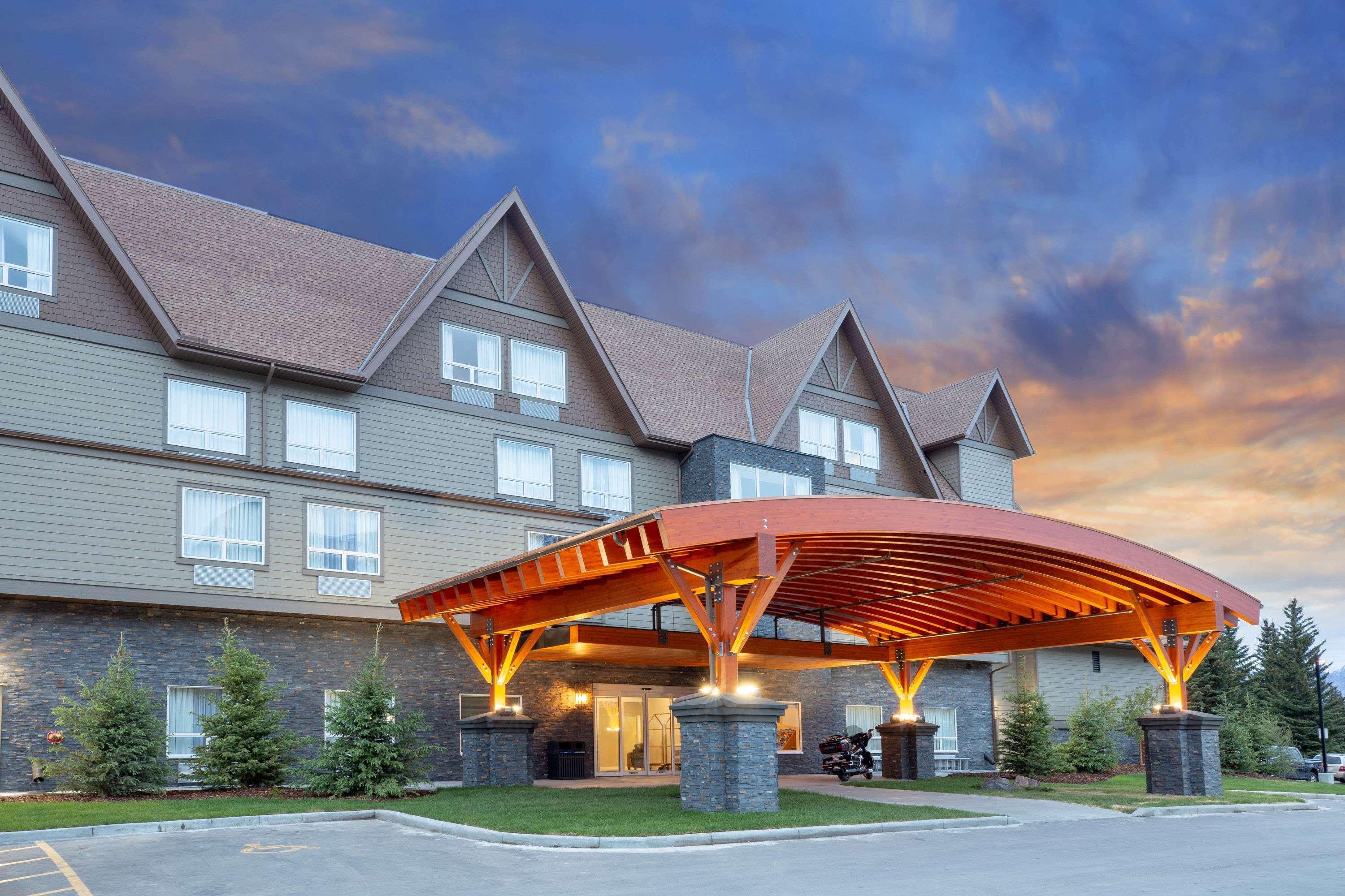 Super 8 By Wyndham Canmore Exterior photo