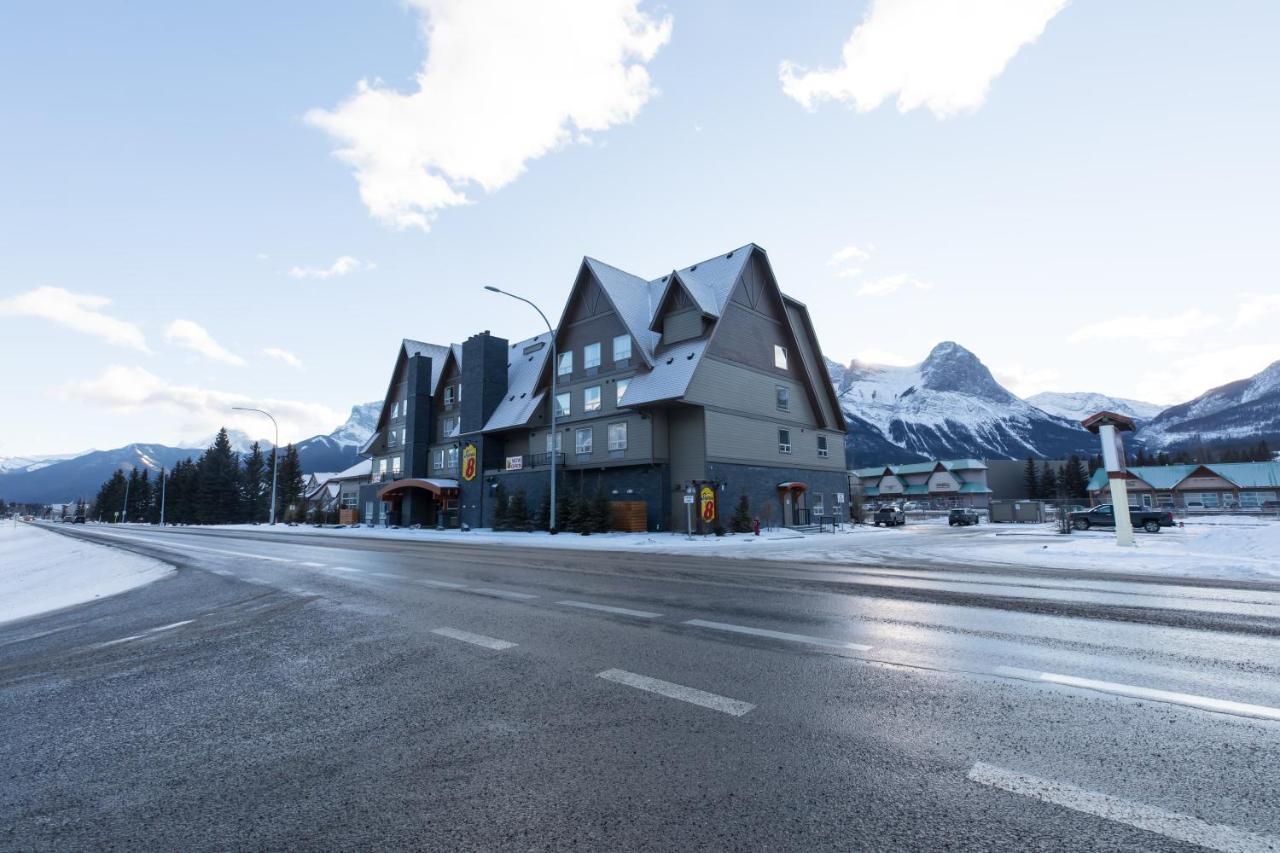 Super 8 By Wyndham Canmore Exterior photo